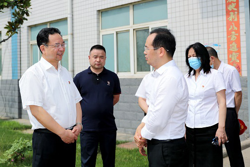 郑州市委常委、市纪委书记杜新军一行莅临来利国际w66调研指导事情